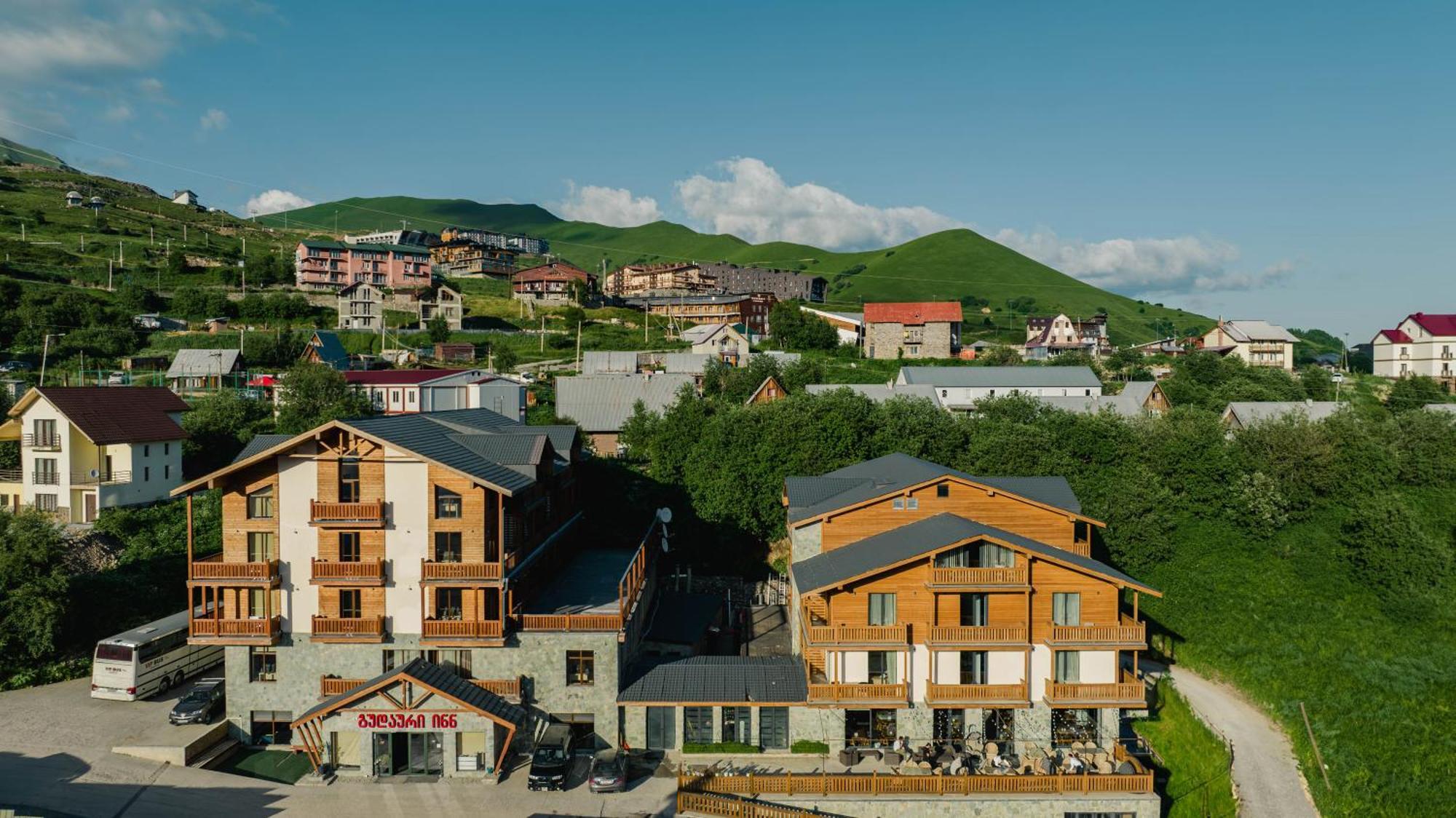 Gudauri Inn Ngoại thất bức ảnh A general view of Mont-Saxonnex